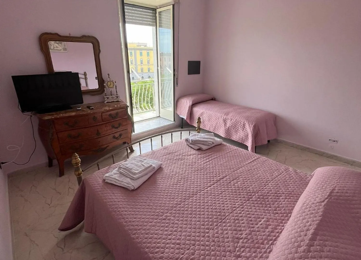 Ilary Apartament Napoli